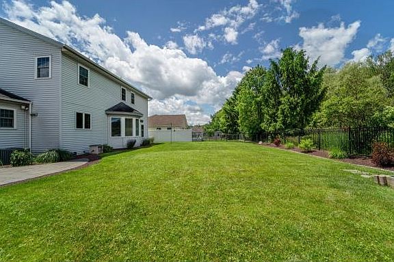 5th image of 445 Country Knoll Dr