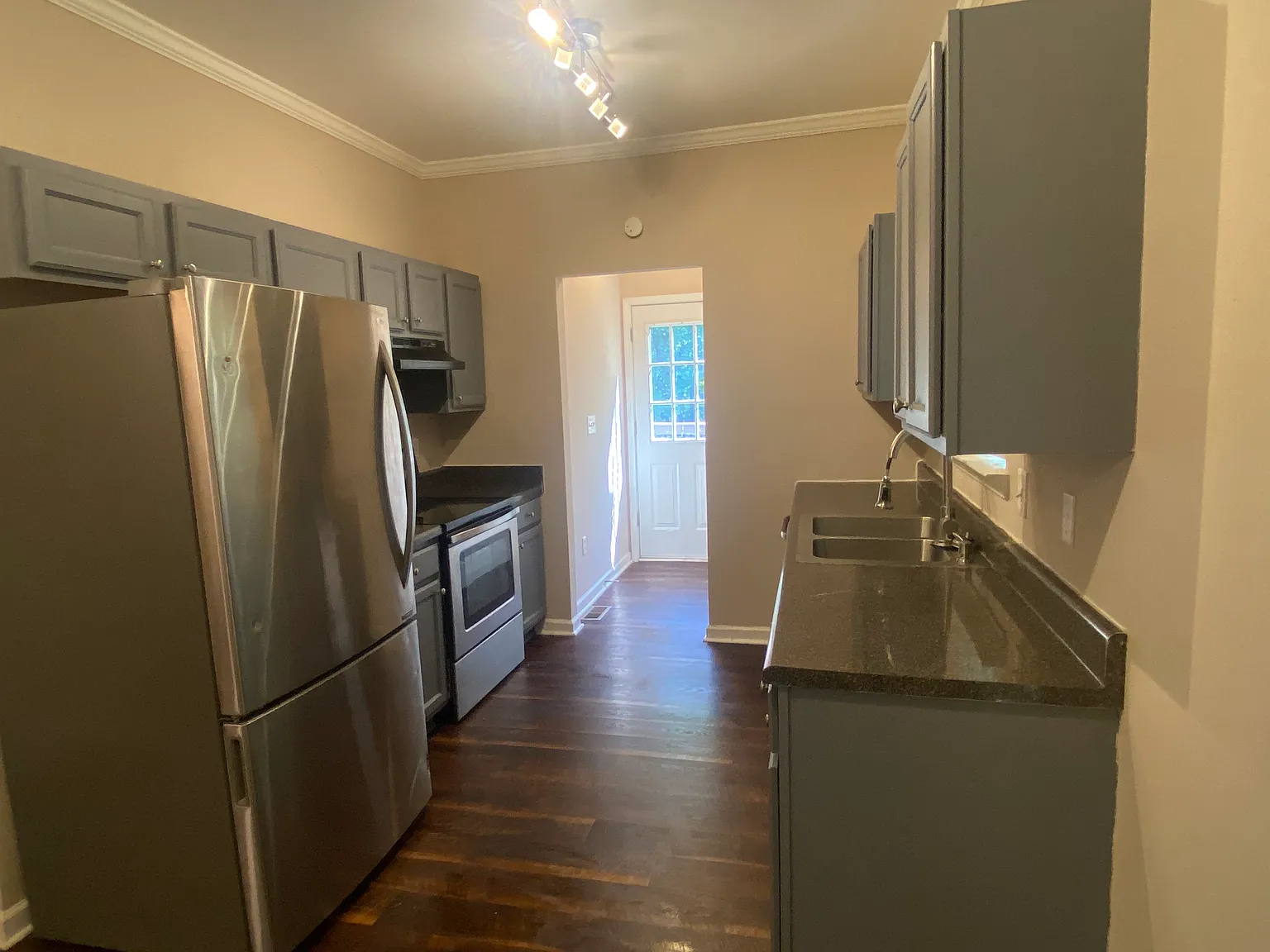 4 bed, 1644 sqft, $1,950 — Photo 4