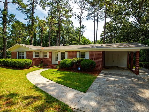 3rd image of 2317 White Oak Dr