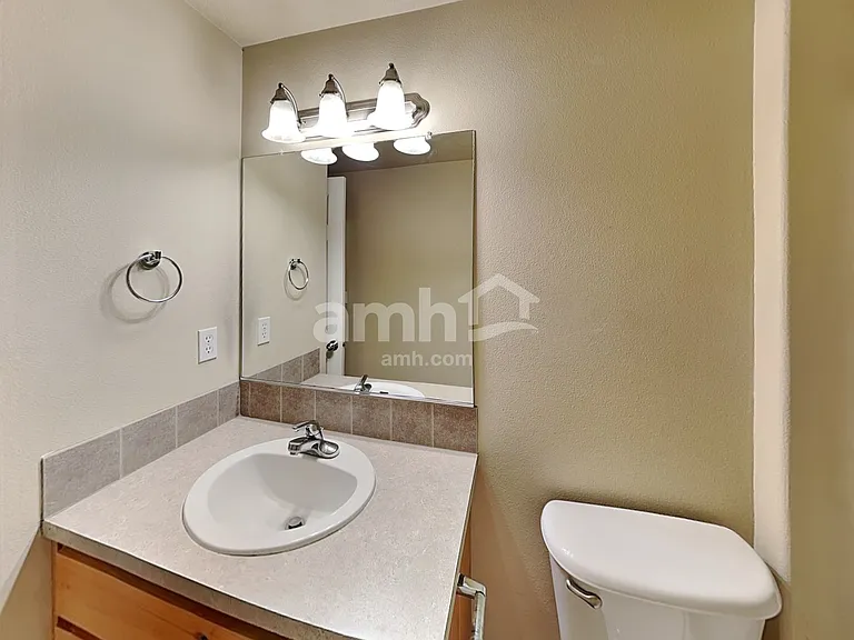 467 Whitney Dr — Photo 15