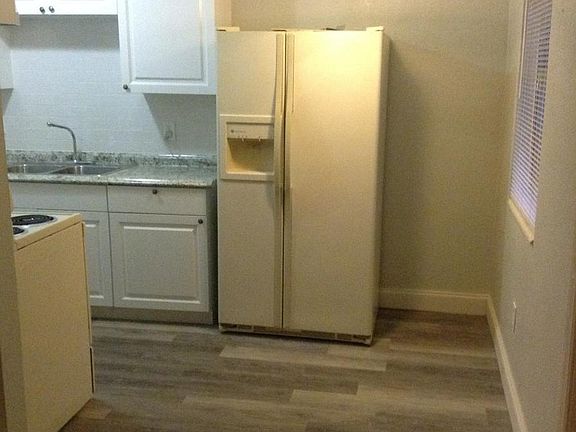 Breakfast/dining area