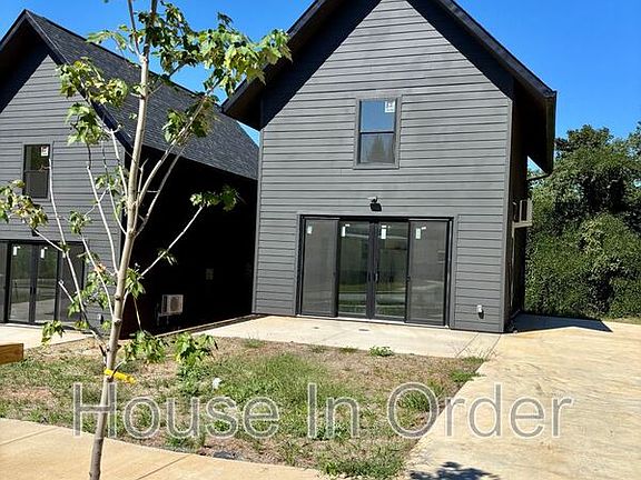 2nd image of 211 Cowan St