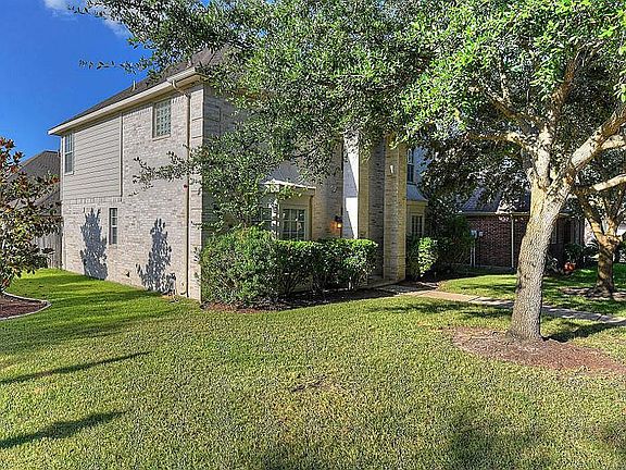 2nd image of 1741 Lakeside Enclave Dr