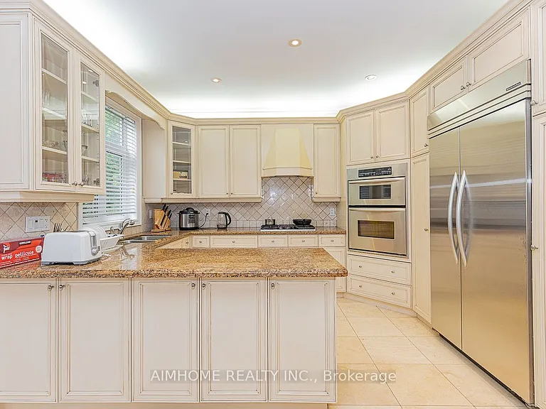 395 Princess Ave — Photo 11