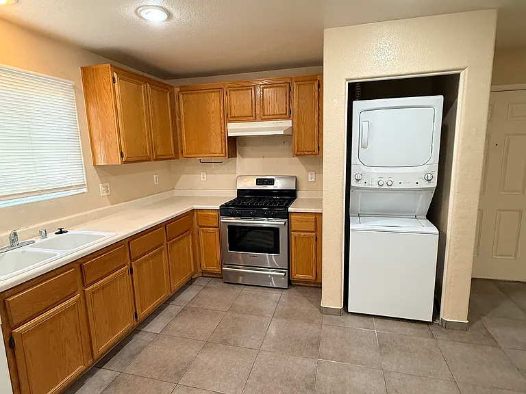 1249 Black Cherry St — Photo 5