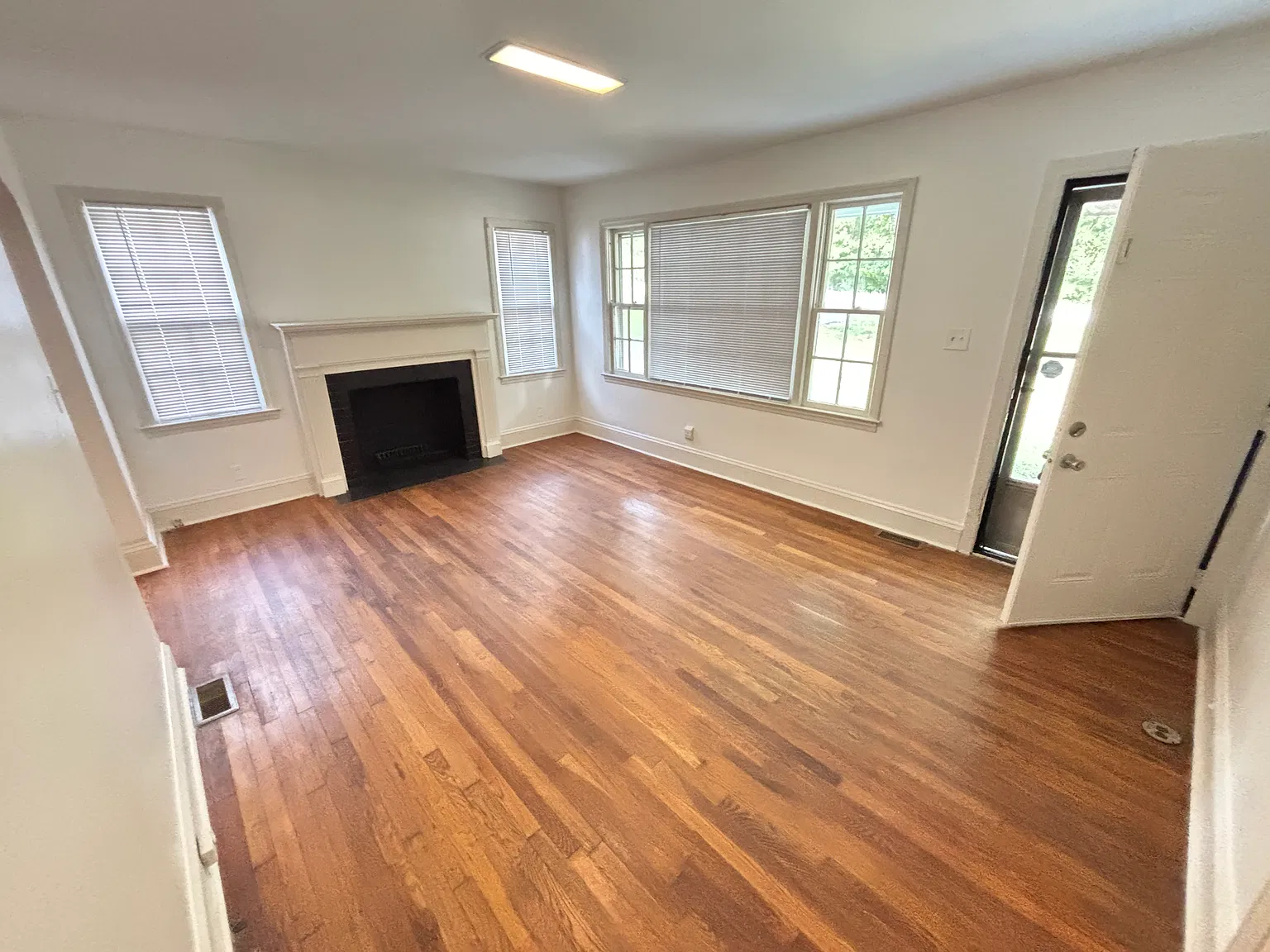 3 bed, 1.5 bath, 1132 sqft, $1,415 — Photo 2