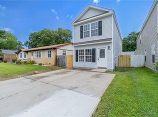 2210 Sparrow Rd, Chesapeake, VA 23320