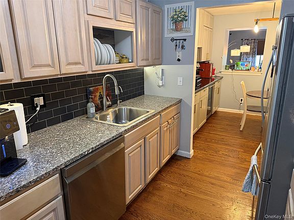 5th image of 268 Maplewood Drive
