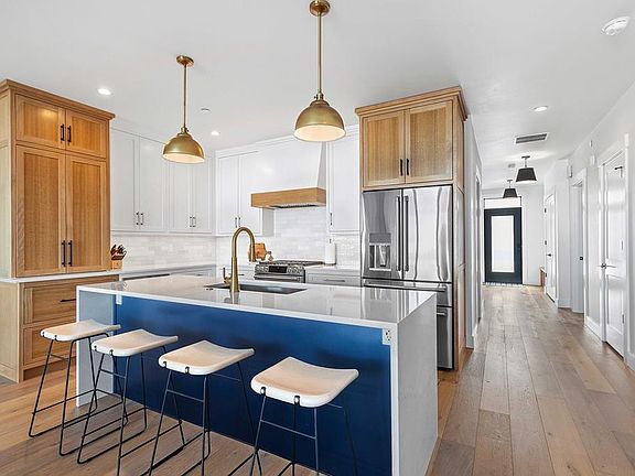 3rd image of 10609 Shore View Pl Unit 601