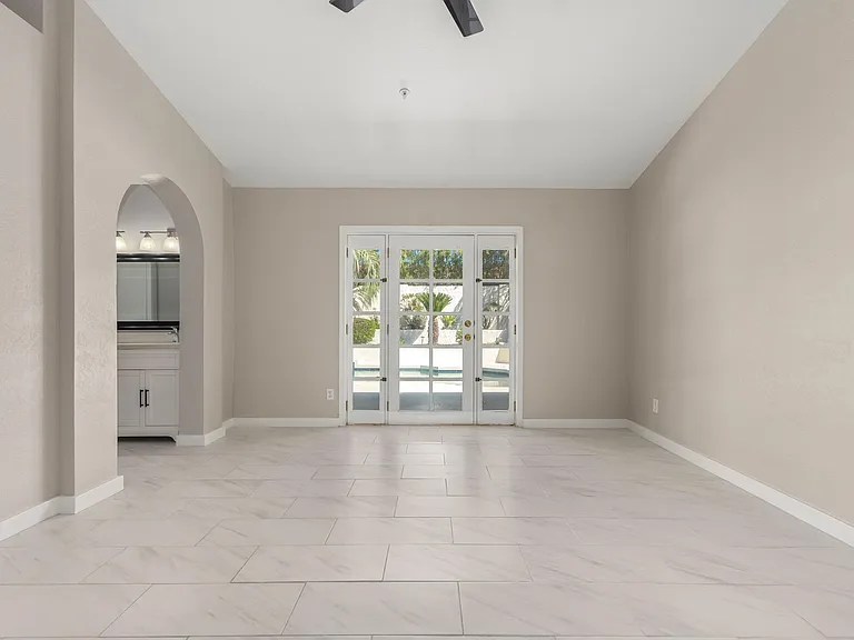 9138 E Davenport Dr — Photo 21