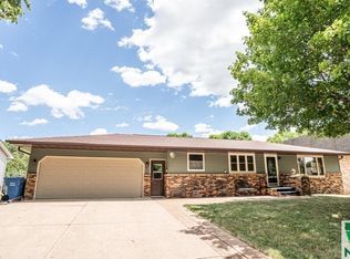 426 12th Ave SW, Le Mars, IA 51031