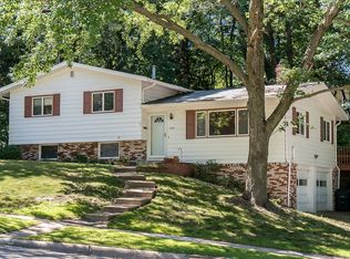 2500 Brookland Dr NE, Cedar Rapids, IA 52402