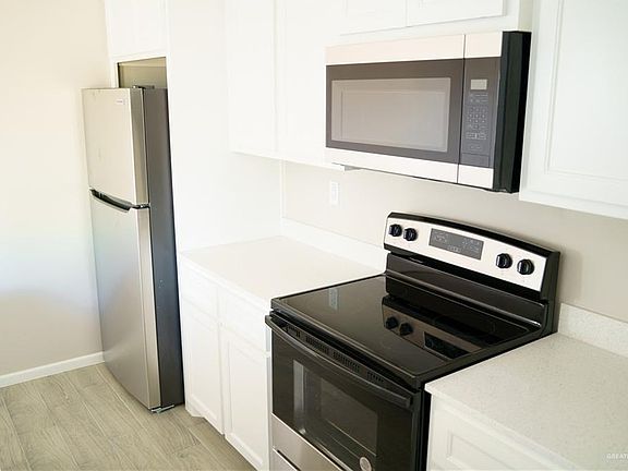 3rd image of 1608 N Canelo Dr APT 3