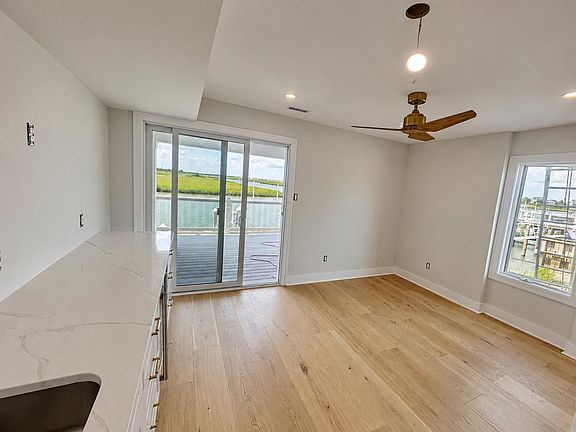 5th image of 2928 Ocean Dr #C