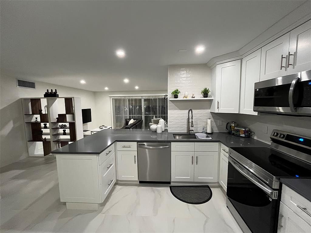 1425 Atlantic Shores Blvd #101