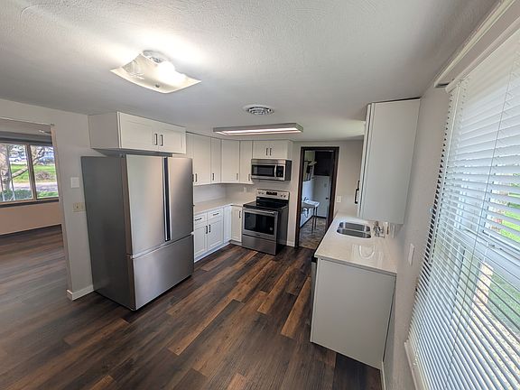 5th image of 1070 Westchester Ct