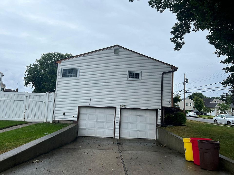 1st image of 225 N Elm St
