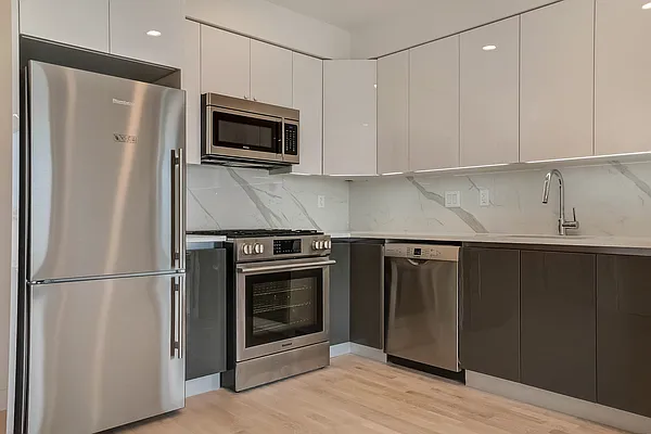 Rented by Bond New York | media 24