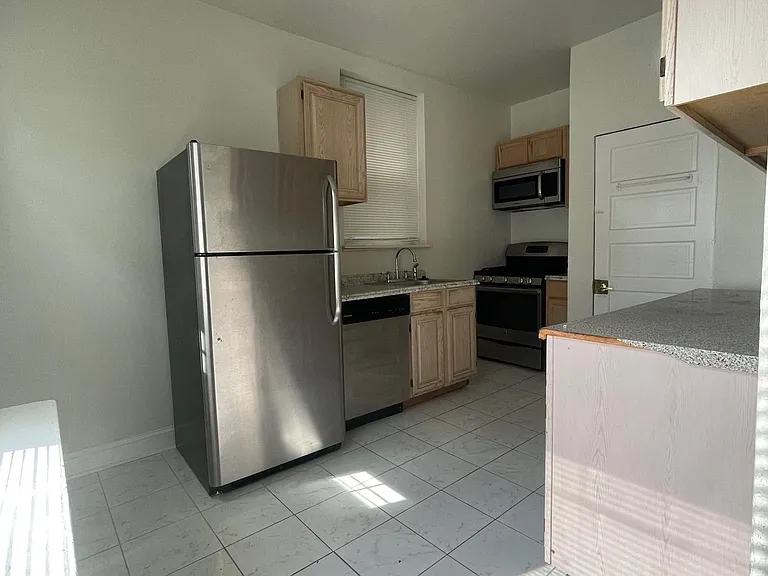 1900 N Myrtlewood St — Photo 1
