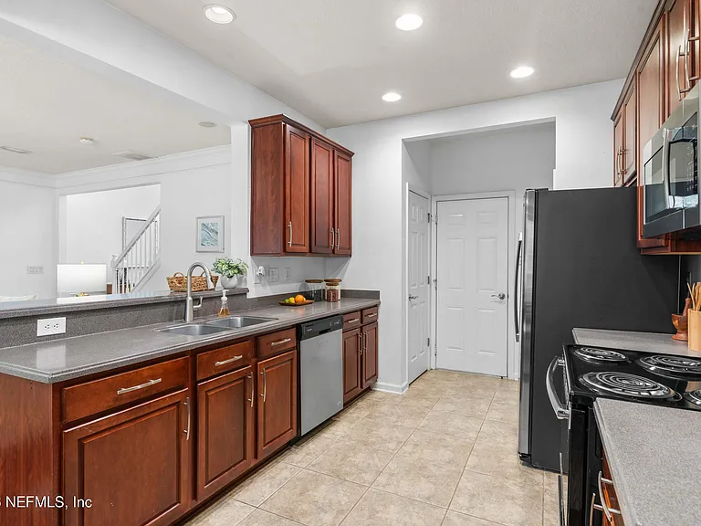 3897 Lionheart Dr — Photo 9