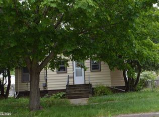 1310 N Adams Ave, Mason City, IA 50401