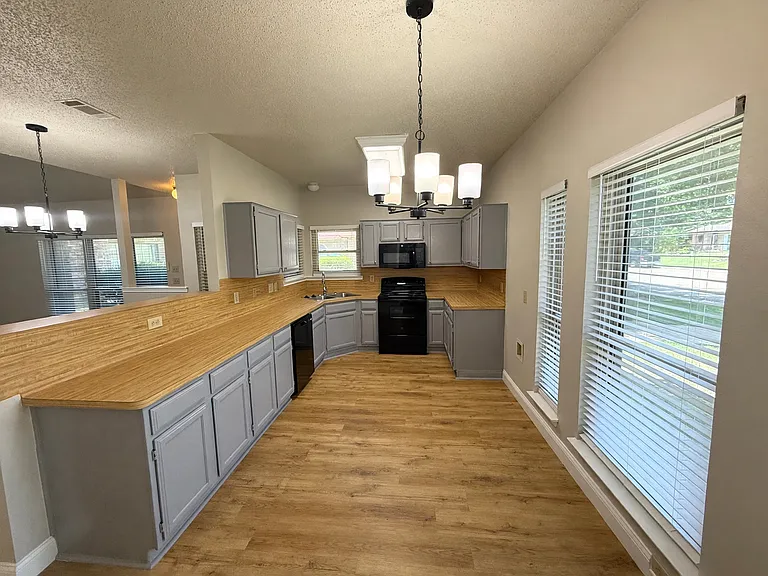 720 Crescent Dr — Photo 6