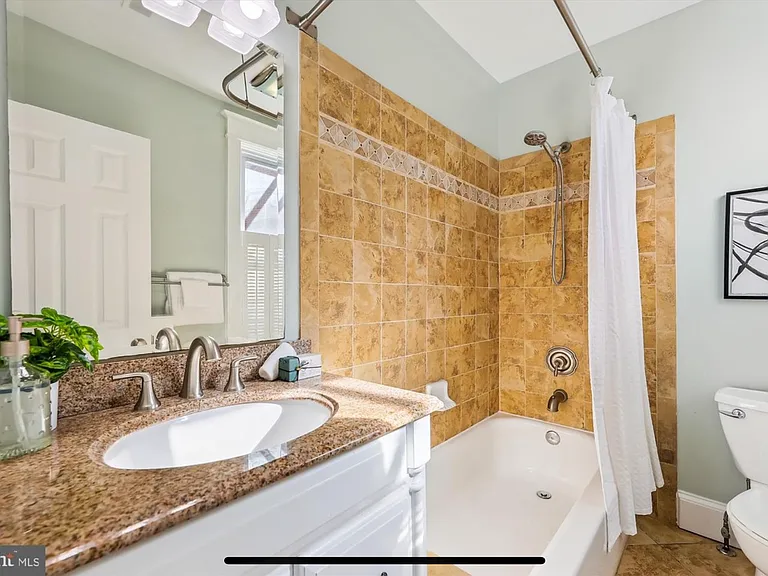 4451 Macarthur Blvd NW — Photo 37