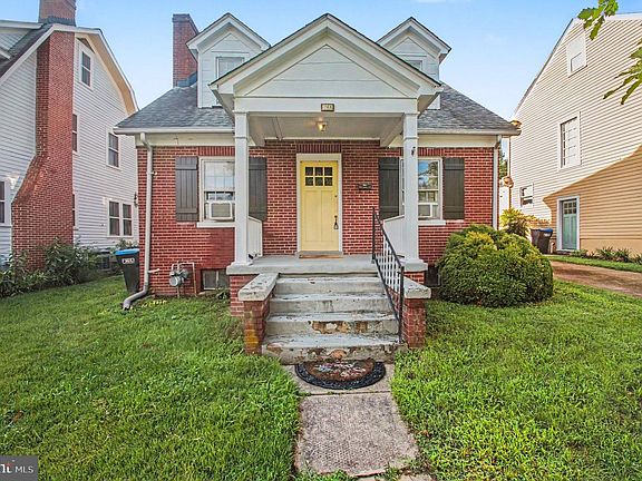 2nd image of 814 Brompton St