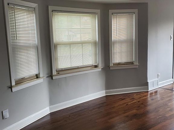 3rd image of 443 W Brickley Ave