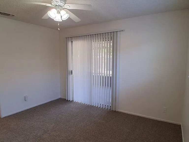 1419 N Winery Ave — Photo 13