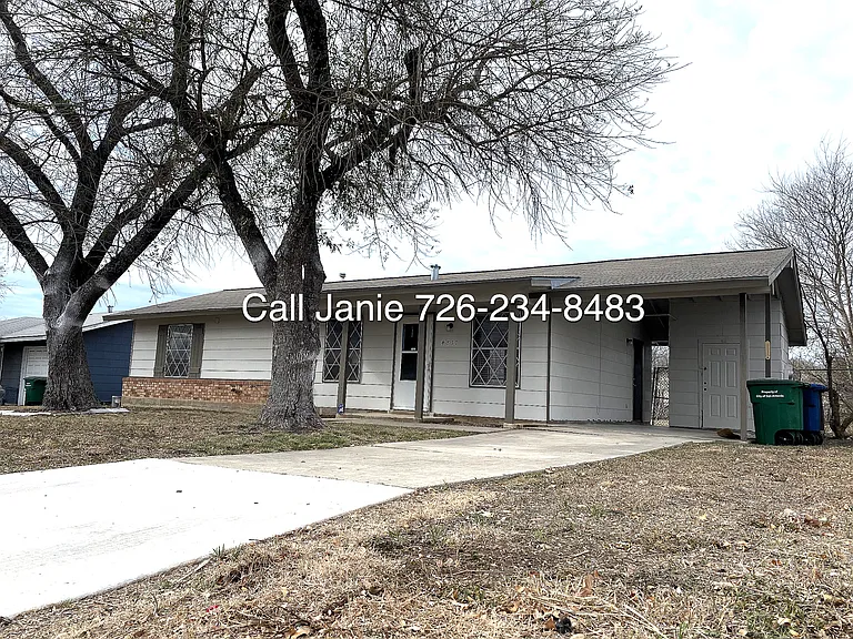 4811 Castle Strm — Photo 1