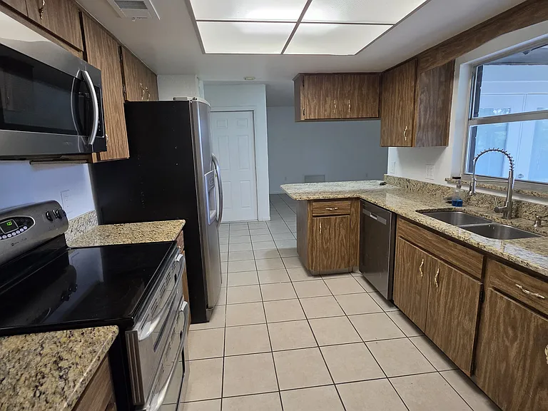 618 Banderas Ave — Photo 7