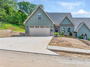 113 Hemingway Ln, Coraopolis, PA 15108