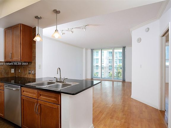 3rd image of 2000 N Bayshore Dr APT 806