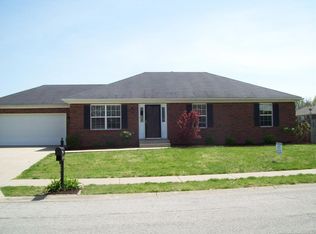 2100 Sterling Oaks Dr, Sellersburg, IN 47172
