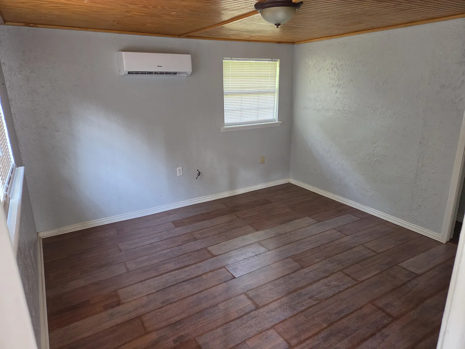 203 Grace Ln — Photo 3