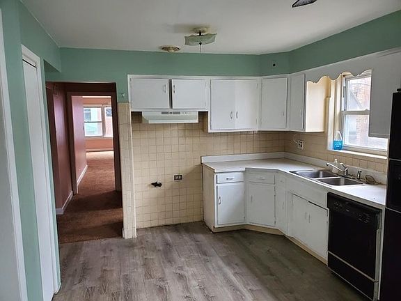 4th image of 6414 N Rockwell St APT 2