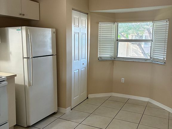 4th image of 1261 SE 28th Ct Unit 203