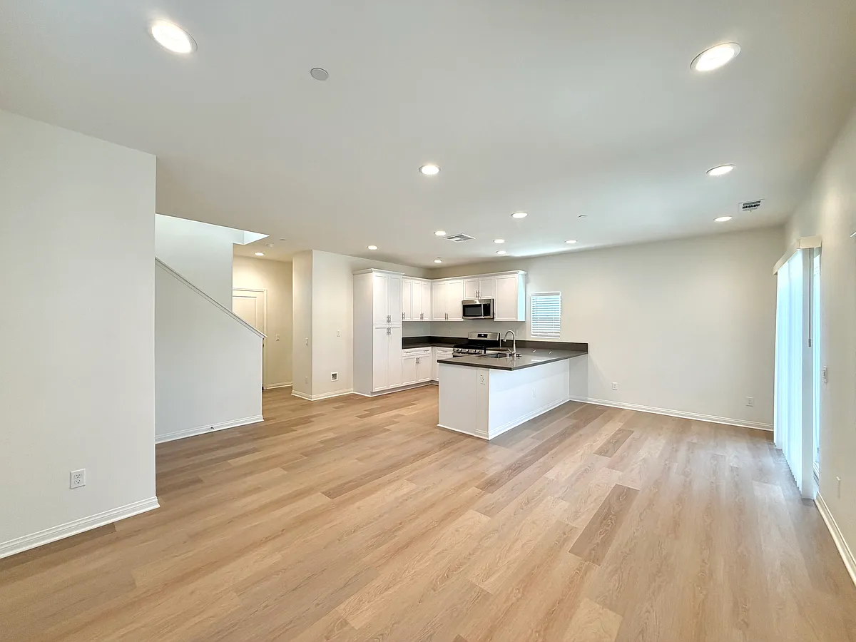Building Photo - 176 N Sutter Ave