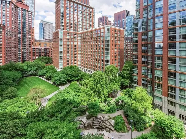 20 River Terrace image 11 of 14