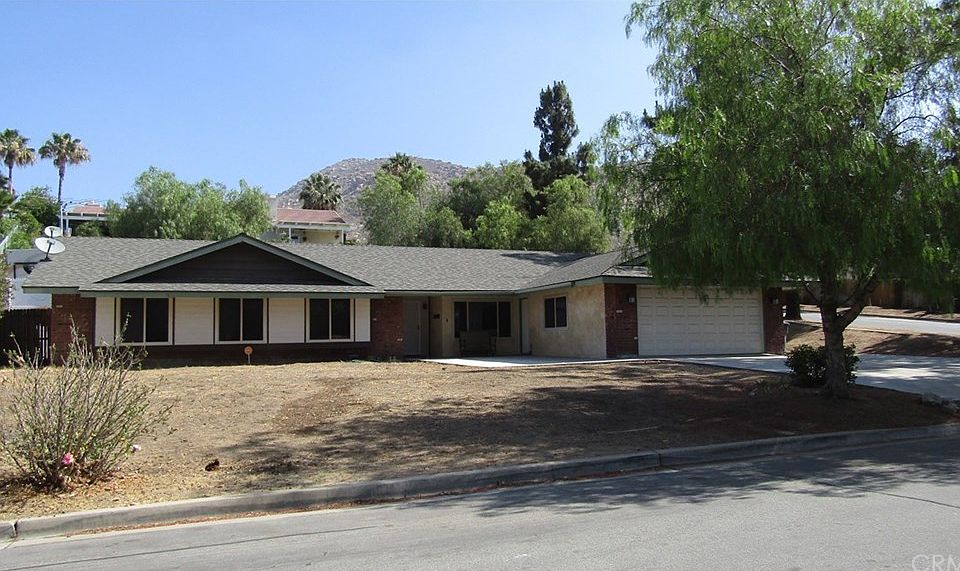 1st image of 25486 Jaclyn Ave