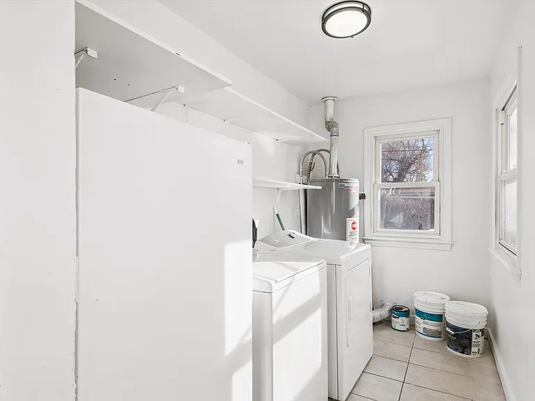936 Meade St — Photo 16