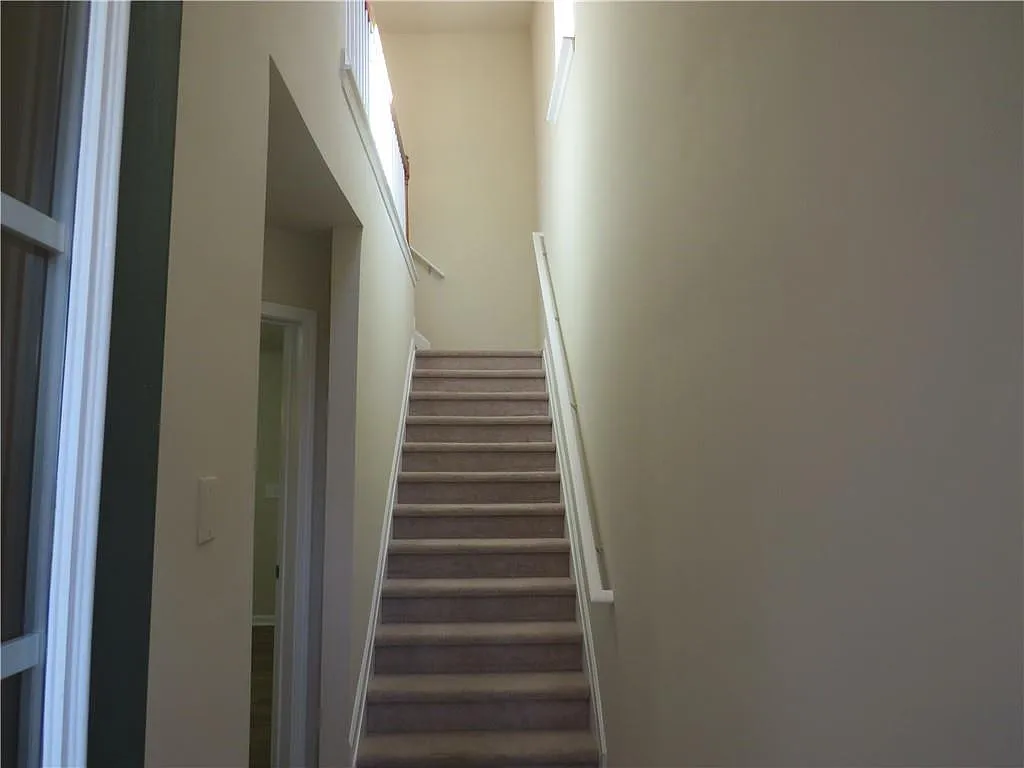Building Photo - 2240 Landing Ridge Dr #61