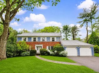 6 Hidden Green Ln, Larchmont, NY 10538