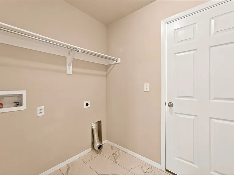802 SW Green World St — Photo 9