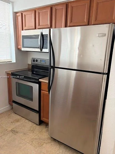 The Manor Condo — Photo 4