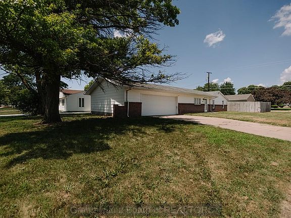 2nd image of 1800 Boyce St