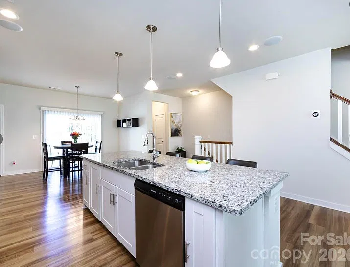1028 Sharon Towns Dr