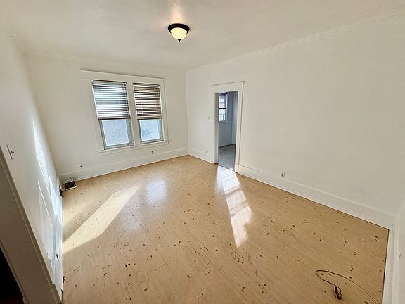 4th image of 1016 N 31st St