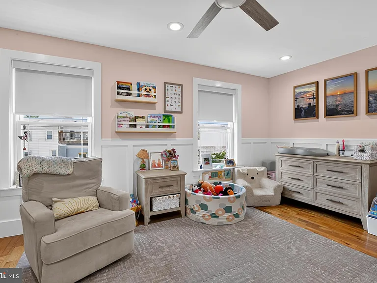 2328 E Fletcher St — Photo 36